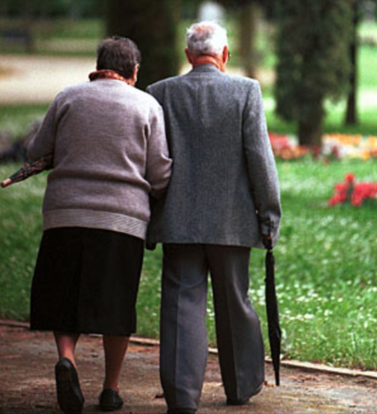 Esta es la recompensa de pareja de abuelitos para recuperar a su mascota Esta es la recompensa de pareja de abuelitos para recuperar a su mascota