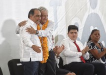Habrá protección a quien ayude con el caso Ayotzinapa: AMLO