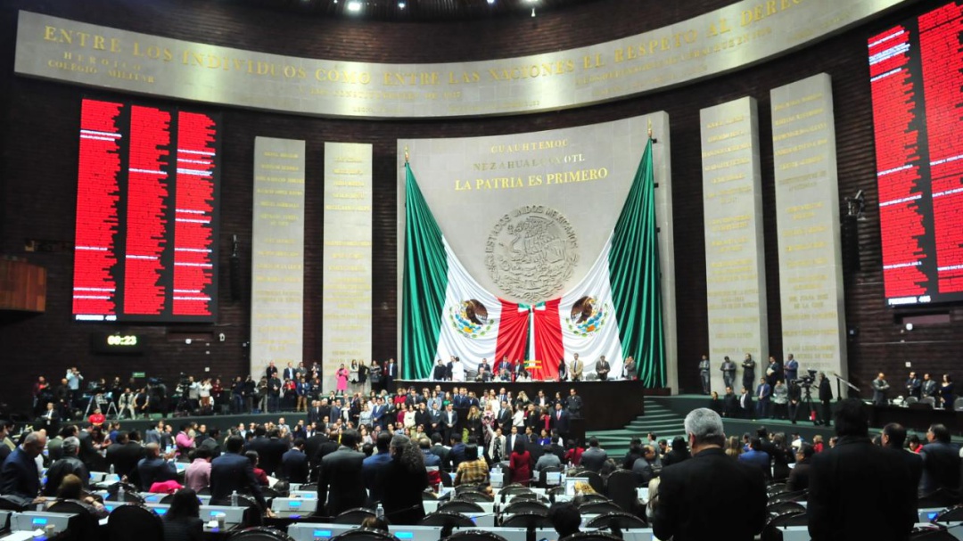 Chocan diputados por Reforma Educativa de AMLO
