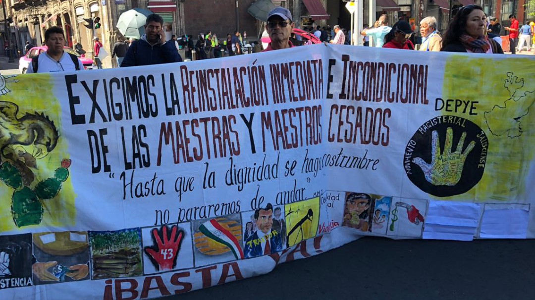 Exigen reinstalación de 263 maestros despedidos en el sexenio anterior