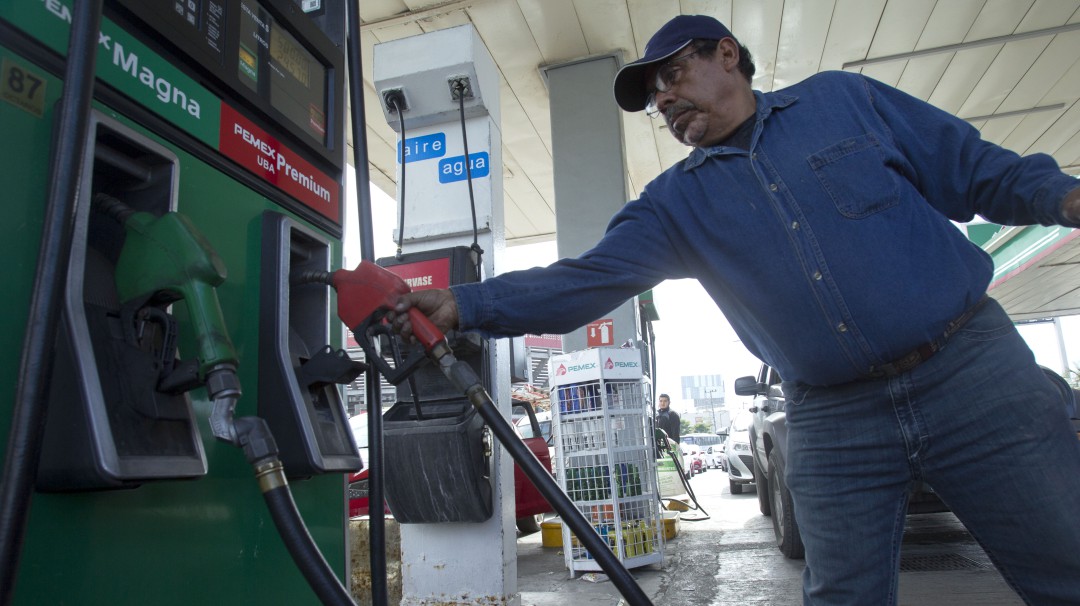 Sube la gasolina, la política de precios es normal
