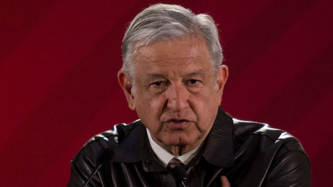 Felicita AMLO a Cuarón por su triunfo en los premios Óscar
