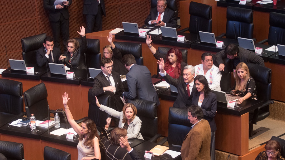 Morena palomea a aspirantes de la CRE que fueron exhibidos de ignorantes