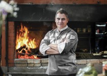 Dante Ferro y su restaurante Brasa y Fuego