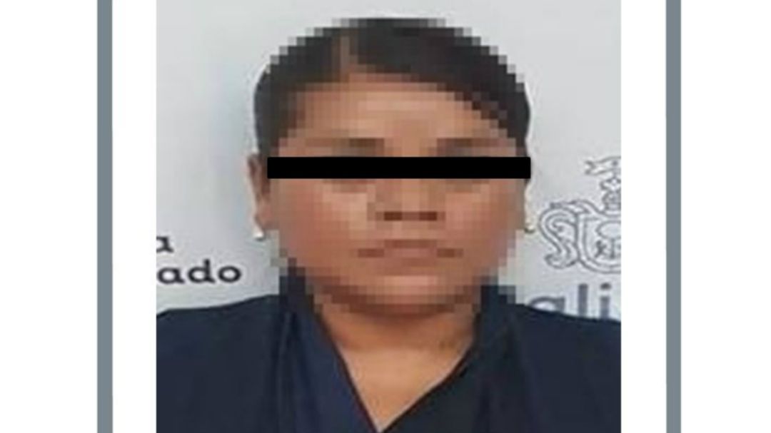 Mujer vendía en internet fotos de niña desnuda en Chapala