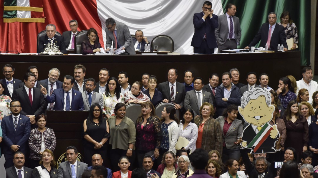 Aprueban revocación de mandato y consulta popular
