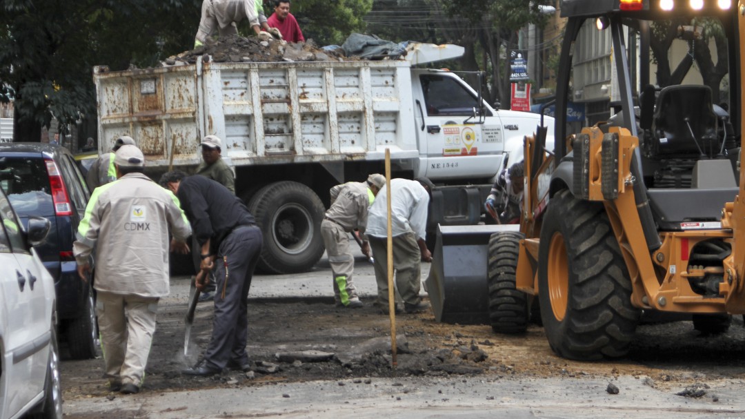 Darán mantenimiento a 169 vialidades con baches en la CDMX