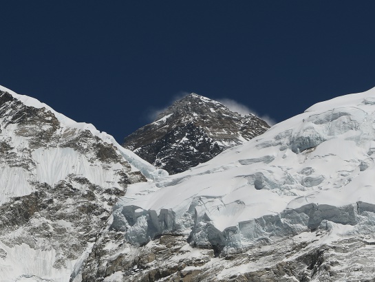 Cadáveres atrapados en el Everest salen a la superficie por derretimiento Cadáveres atrapados en el Everest salen a la superficie por derretimiento