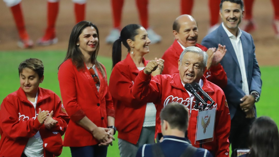 ¿Muy fan del beisbol López Obrador?