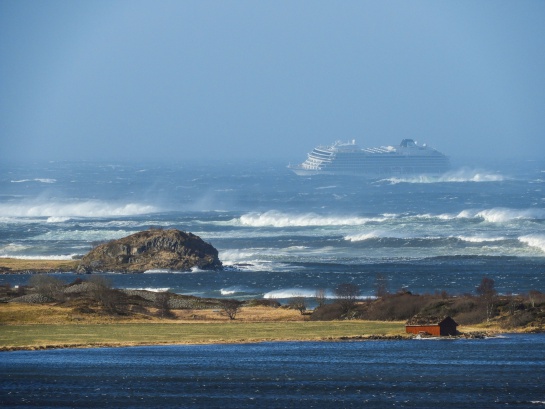 Pánico en altamar: crucero se inclina y agita desatando emergencia Pánico en altamar: crucero se inclina y agita desatando emergencia