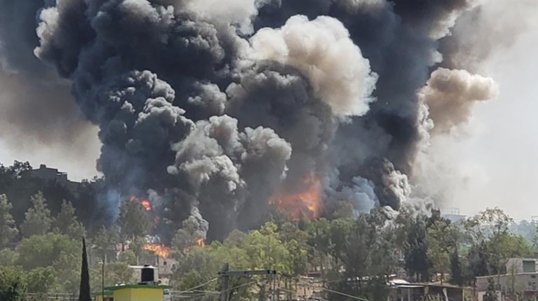 Explota fábrica de cohetes en Chimalhuacán