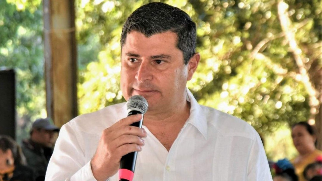 Edil de Ahome, bullea a niña frente a sus compañeros