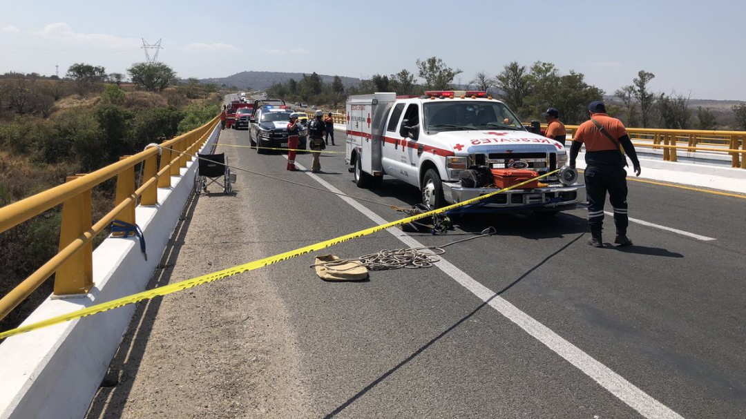 Rescatan el cadáver de un hombre en un barranco de Zapotlanejo