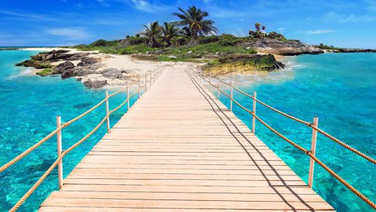 La playa es uno de los destinos para vacacionar más importante por ello el cuidado de la piel es indispensable La playa es uno de los destinos para vacacionar más importante por ello el cuidado de la piel es indispensable