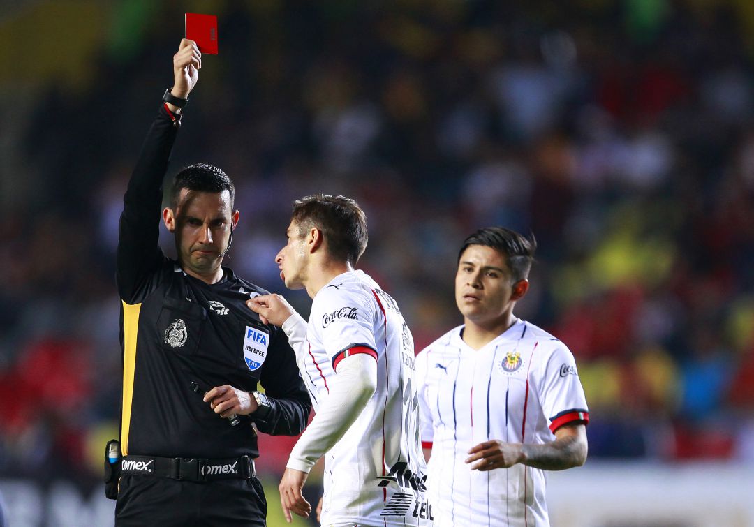 3 Chivas se salen del corral y se van a "lugar inconveniente" para el club