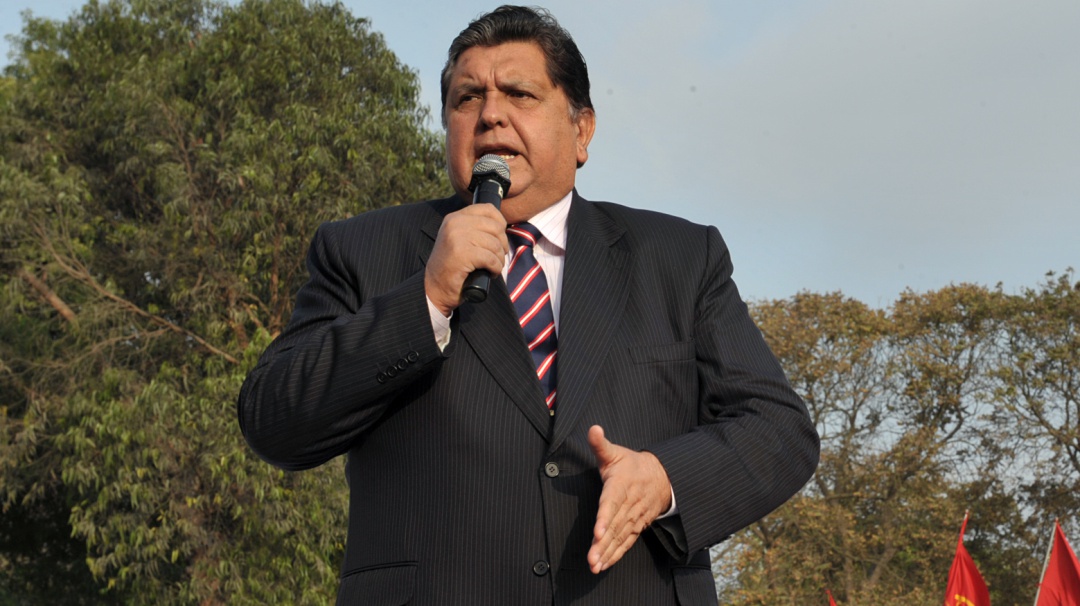 Alan García, ex presidente de Perú, se quitó la vida con tiro de gracia