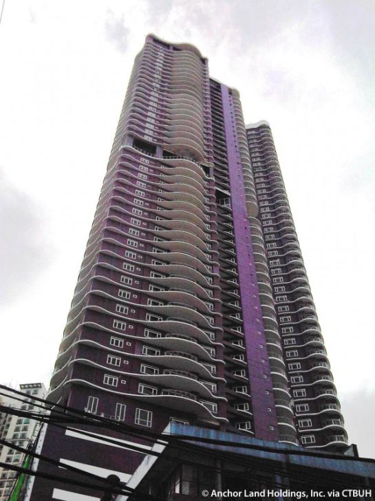 Piscina de rascacielos "Anchor Skysuites" se quiebra en terremoto de Filipinas. Piscina de rascacielos "Anchor Skysuites" se quiebra en terremoto de Filipinas.