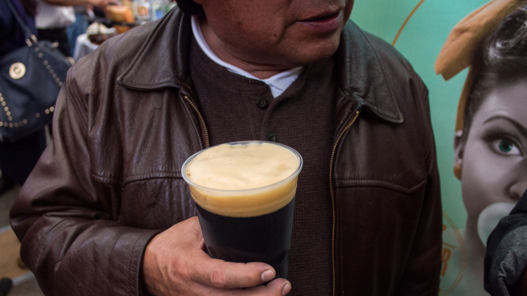 Morena propone vender cerveza "al tiempo" en la CDMX