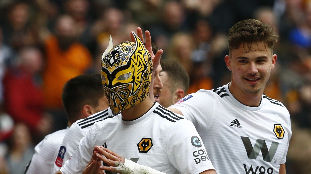 Raúl Jiménez y "Sin Cara" convivieron en el entrenamiento del Wolverhampton