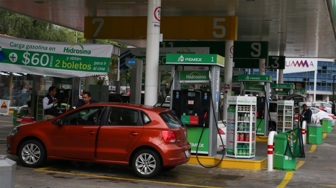 Tres de cada 10 gasolineras no despachan litros completos: Profeco