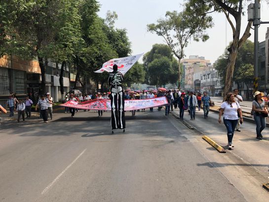 Marchan maestros de la CNTE al Zócalo Marchan maestros de la CNTE al Zócalo