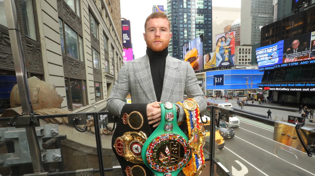 El "Canelo"Álvarez se enojó con la prensa en el bautizo de su hijo