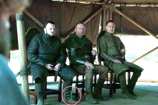 Grabaron Game of Thrones con otro objeto fuera de tiempo Grabaron Game of Thrones con otro objeto fuera de tiempo