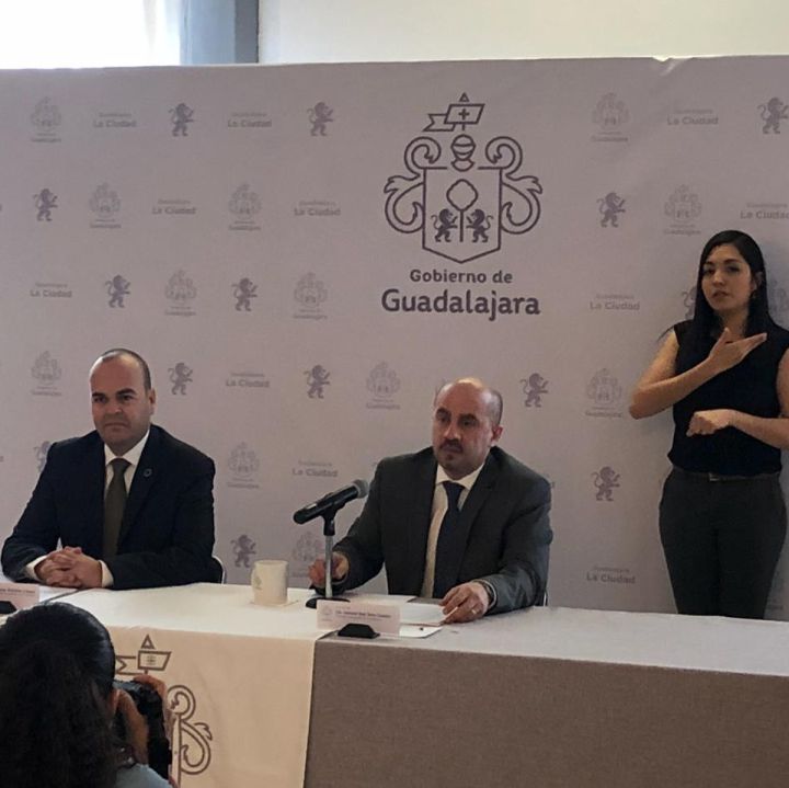 Detectan a dos funcionarios de Guadalajara pidiendo ‘moches’ a contratistas