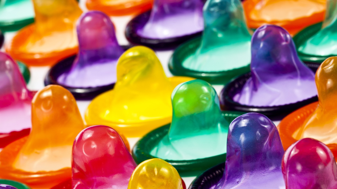 Estos condones cambian de color al detectar una enfermedad