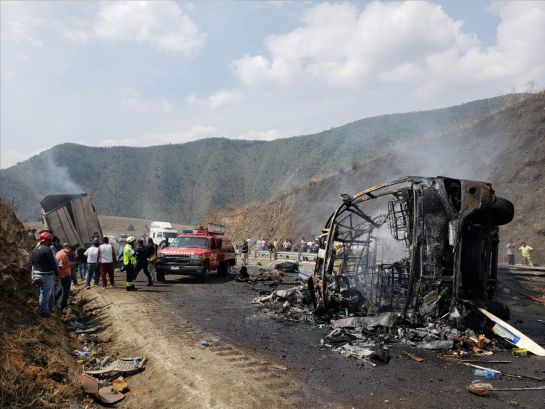 Confirman 21 muertos por choque en Veracruz Confirman 21 muertos por choque en Veracruz