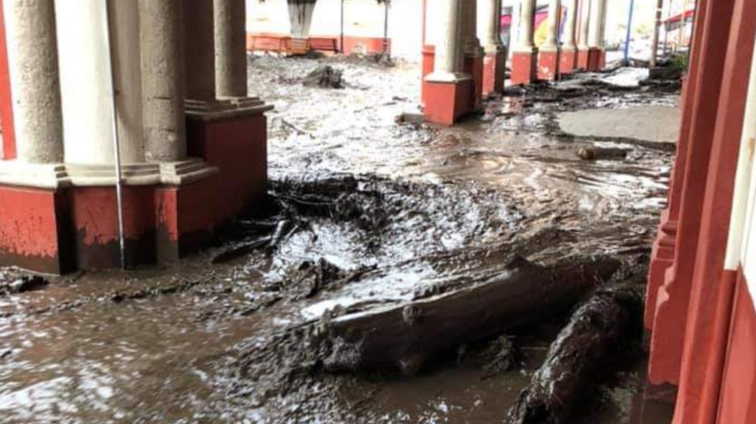 Desborda río en San Gabriel, hay una mujer muerta y 3 desaparecidas