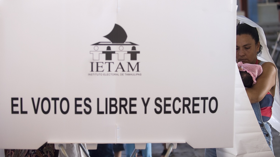 Todo fue un susto; rayo cae mientras votaban en clínica de IMSS