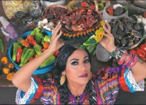 Alejandro Franco plática con Lila Down sobre su nuevo album "al chile"