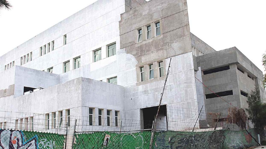 Más de 300 obras hospitalarias están inconclusas: Salud