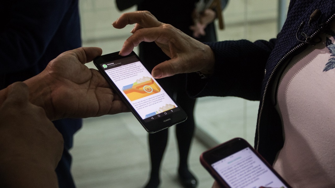 Los mexicanos pasamos entre dos y cuatro horas diarias en Whatts App: UNAM