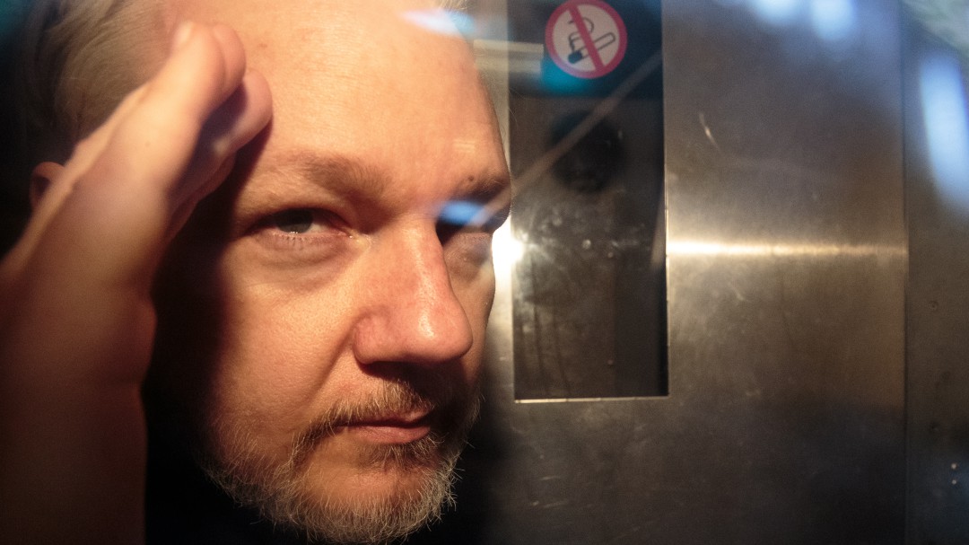 Firman orden de extración para Julian Assange