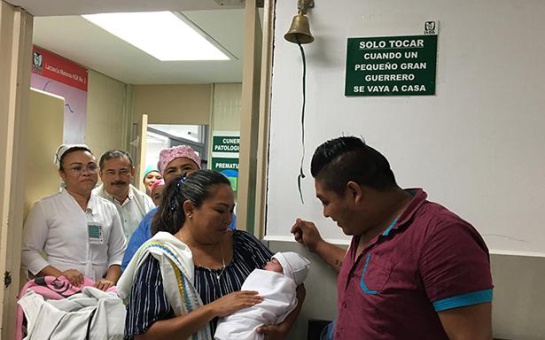 Médicos salvan a bebé tras realizar cesárea a su mamá en estado de coma Médicos salvan a bebé tras realizar cesárea a su mamá en estado de coma