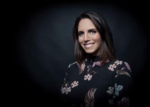 Melissa Mochulske platicó con el director de teatro Adrián Rubio