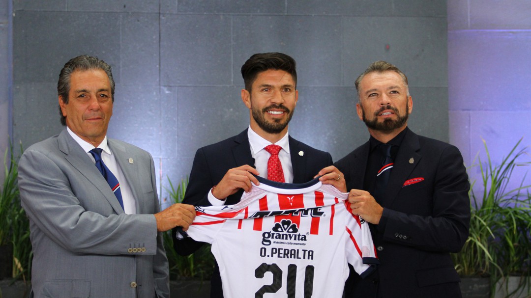 Oribe Peralta mostró su amor por las Chivas