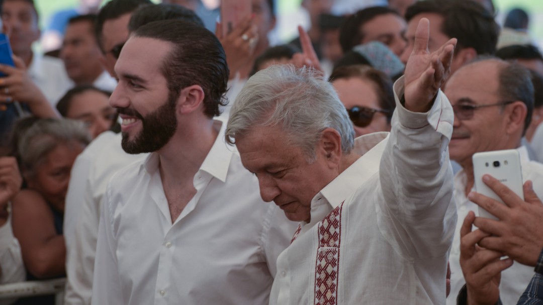 Firma AMLO acuerdo con El Salvador