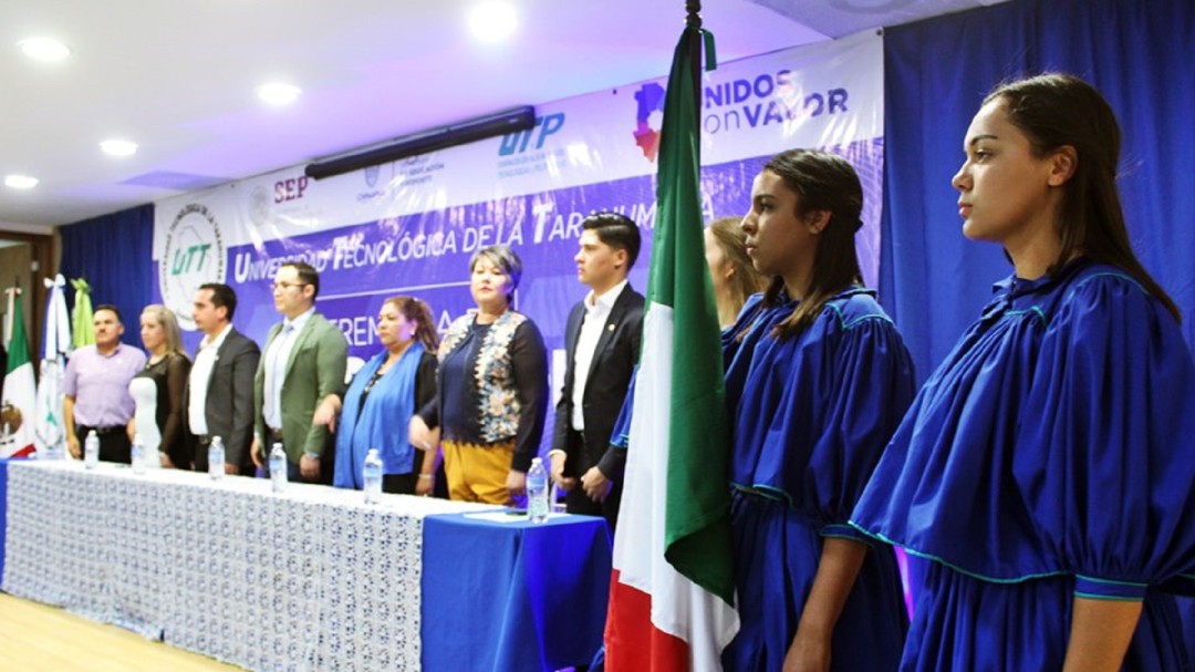 Con ritual Yúmare se gradúan jóvenes tarahumaras de la Universidad