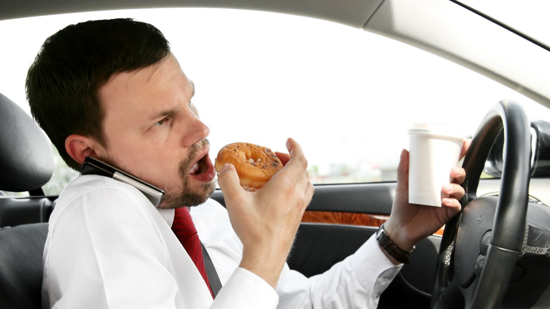 Calma; comer rápido tiene sus implicaciones