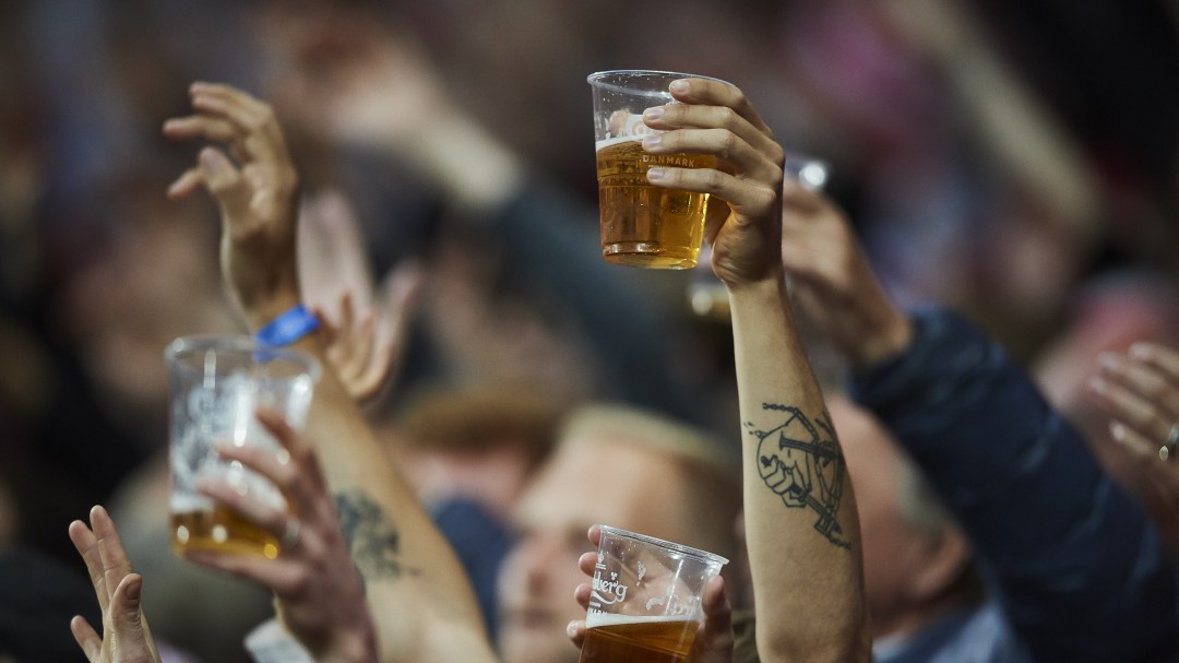 No se podrá tomar alcohol en las butacas de los estadios en Catar 2022