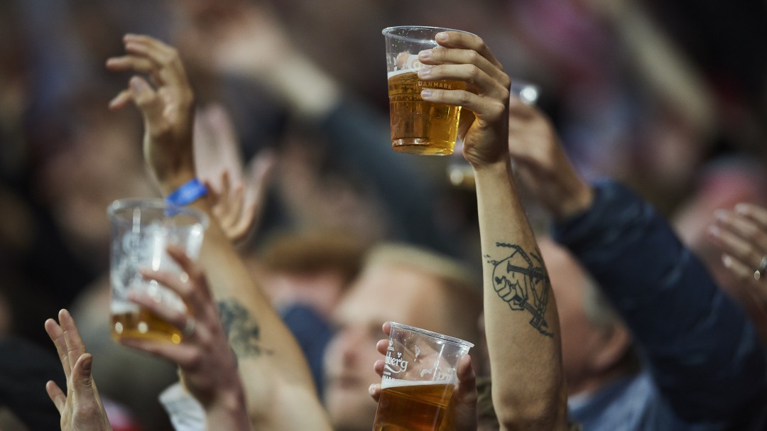 No se podrá tomar alcohol en las butacas de los estadios en Catar 2022
