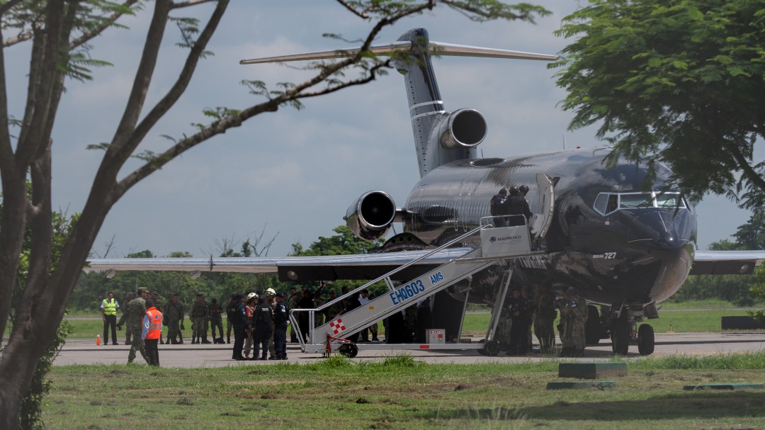 México envía tercer avión con migrantes haitianos repatriados