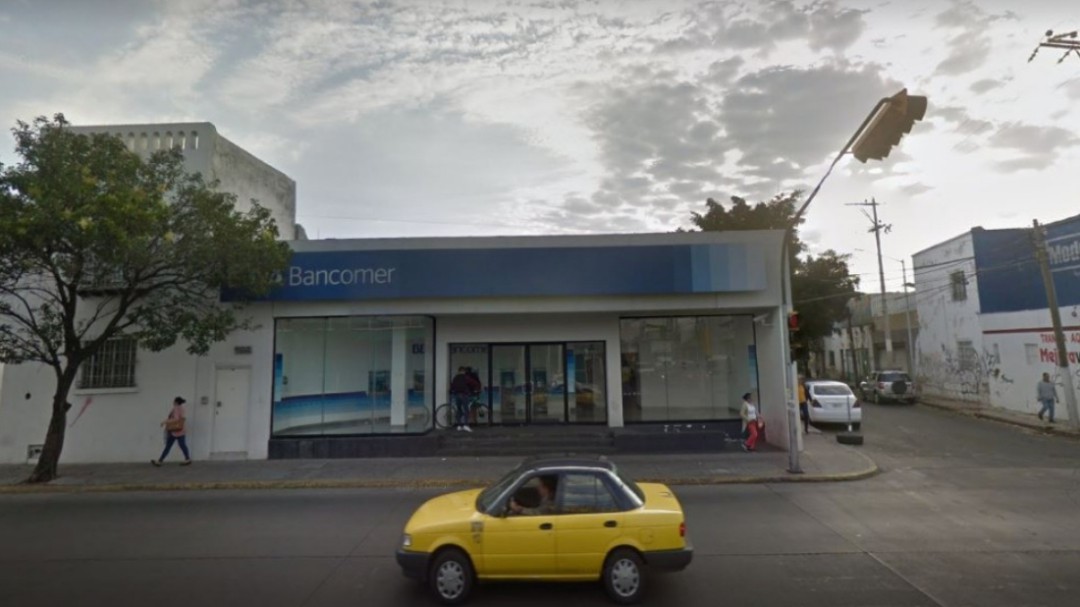 Al intentar depositar 100 mil pesos se los roban