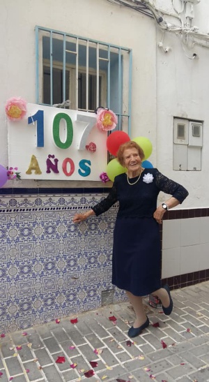 A sus 107 años visita enfermos y recoge ropa usada para los más necesitados A sus 107 años visita enfermos y recoge ropa usada para los más necesitados