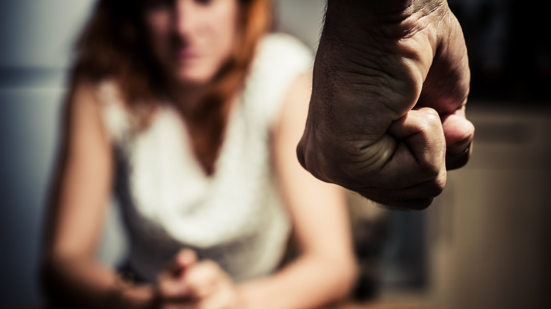 Daño moral por violencia familiar se debe reparar con indemnización: SCJN