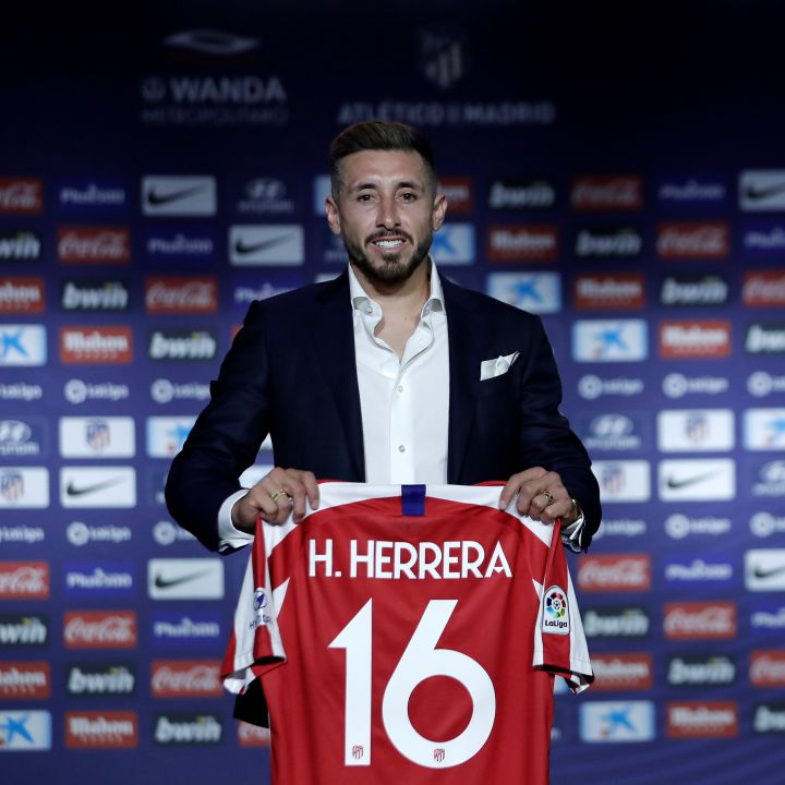 Héctor Herrera encabeza promoción del uniforme del Atlético