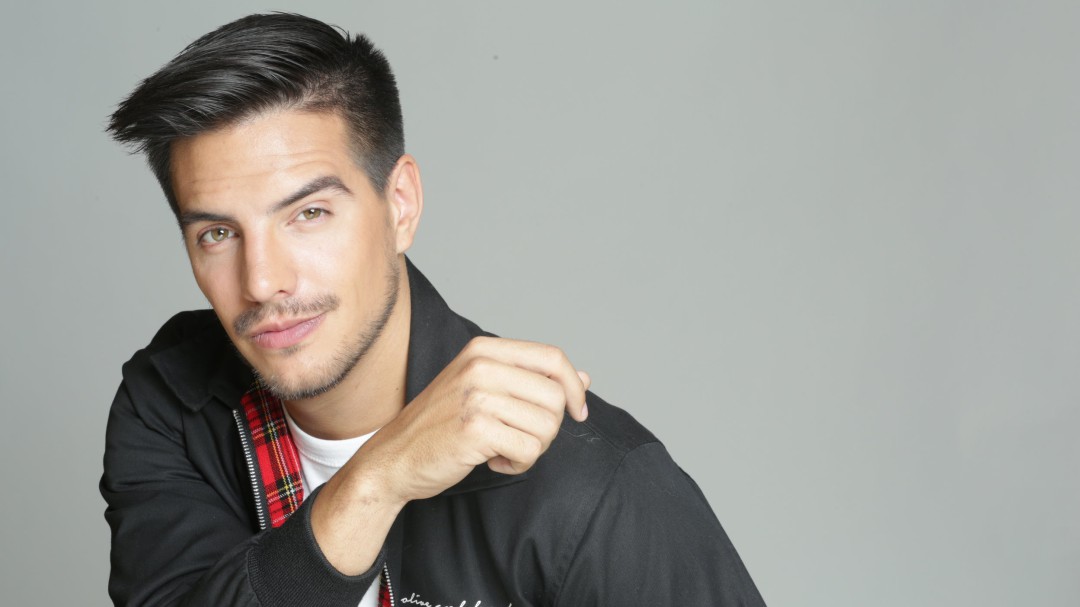 Vadhir Derbez presenta el tema "Toda la banda"